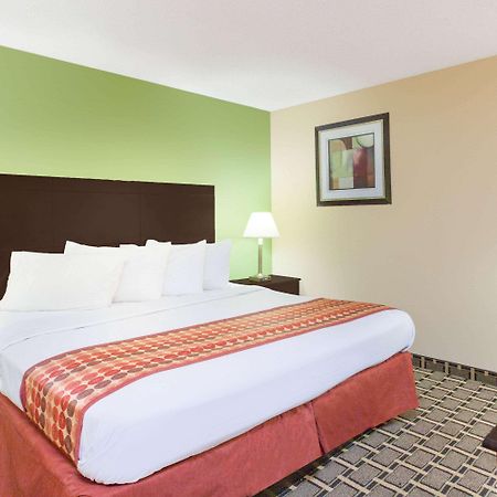 Days Inn & Suites By Wyndham Madison Heights Mi Exteriér fotografie