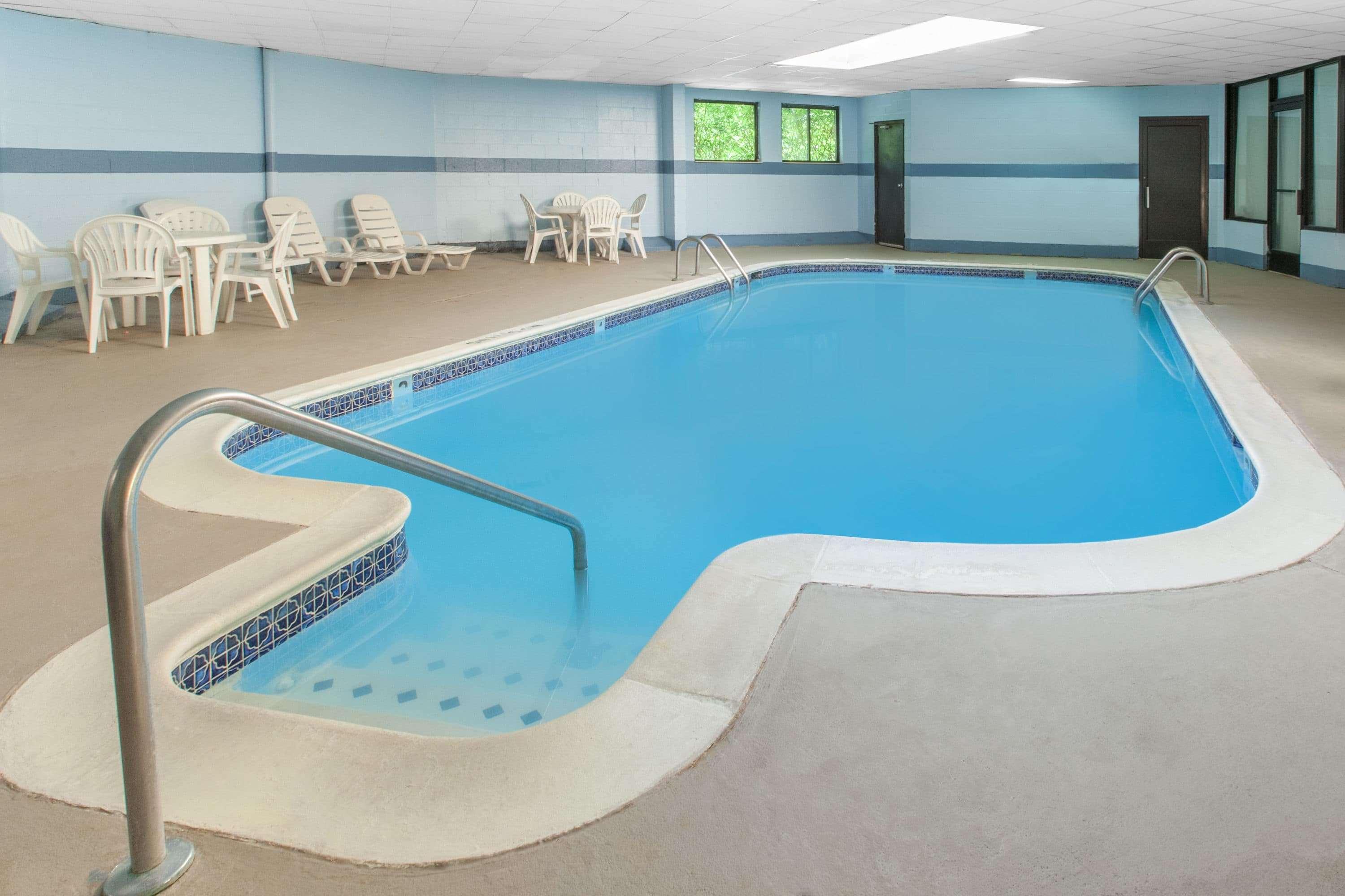 Days Inn & Suites By Wyndham Madison Heights Mi Exteriér fotografie
