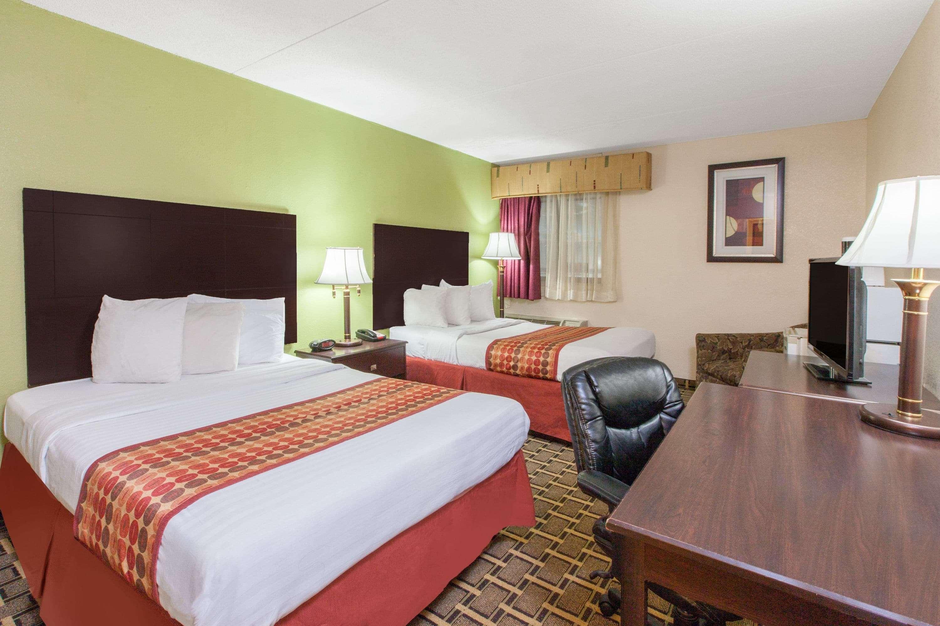 Days Inn & Suites By Wyndham Madison Heights Mi Exteriér fotografie