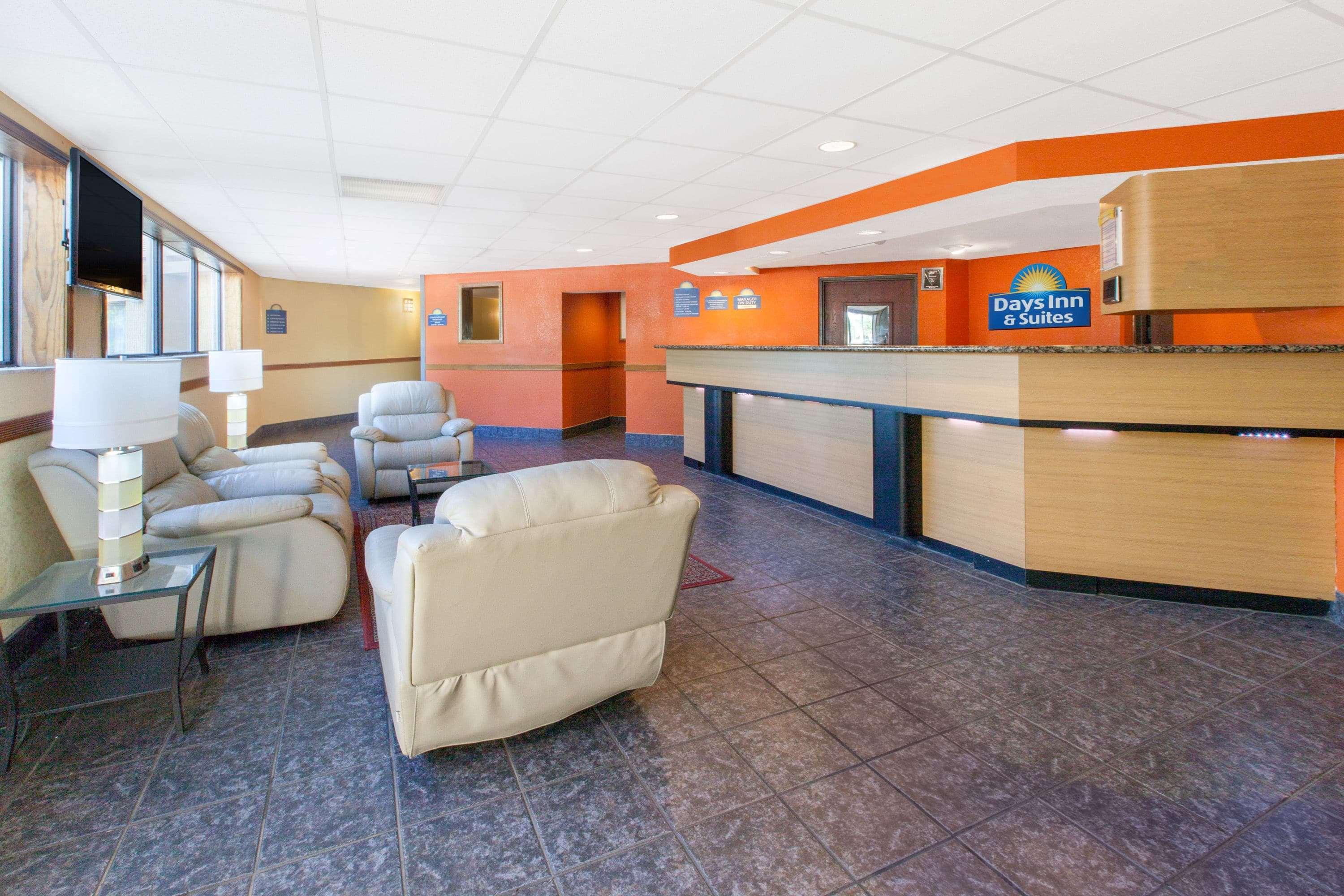 Days Inn & Suites By Wyndham Madison Heights Mi Exteriér fotografie