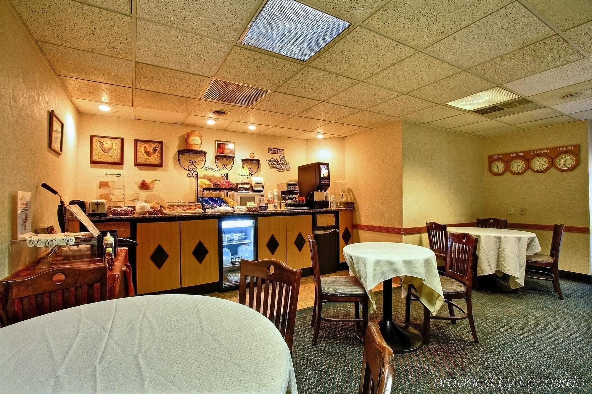 Days Inn & Suites By Wyndham Madison Heights Mi Restaurace fotografie