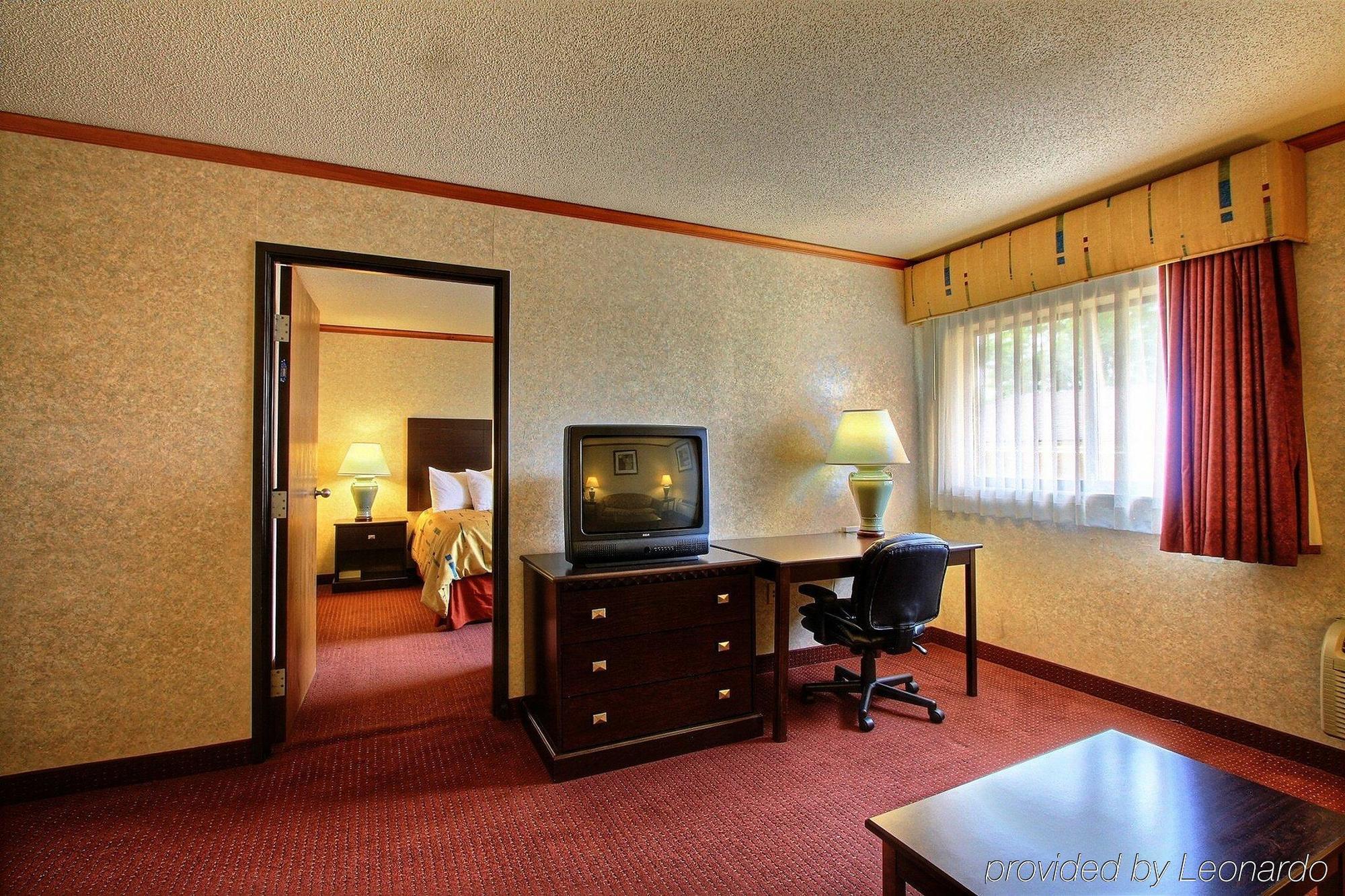 Days Inn & Suites By Wyndham Madison Heights Mi Pokoj fotografie