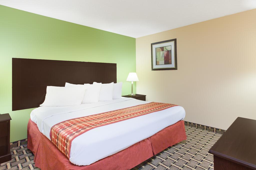 Days Inn & Suites By Wyndham Madison Heights Mi Exteriér fotografie