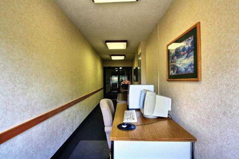 Days Inn & Suites By Wyndham Madison Heights Mi Exteriér fotografie
