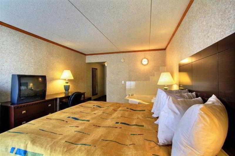 Days Inn & Suites By Wyndham Madison Heights Mi Exteriér fotografie