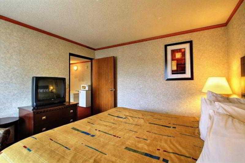 Days Inn & Suites By Wyndham Madison Heights Mi Exteriér fotografie