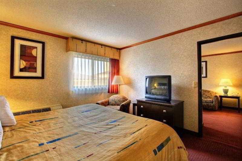 Days Inn & Suites By Wyndham Madison Heights Mi Exteriér fotografie