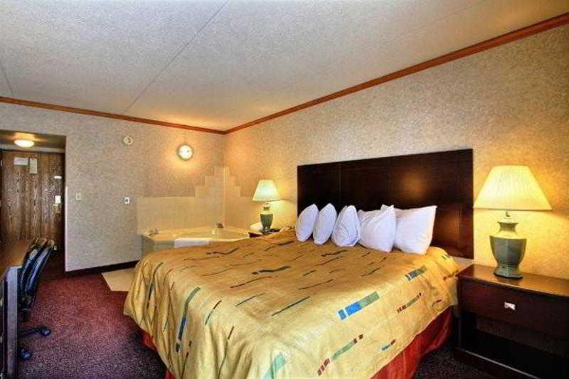 Days Inn & Suites By Wyndham Madison Heights Mi Exteriér fotografie
