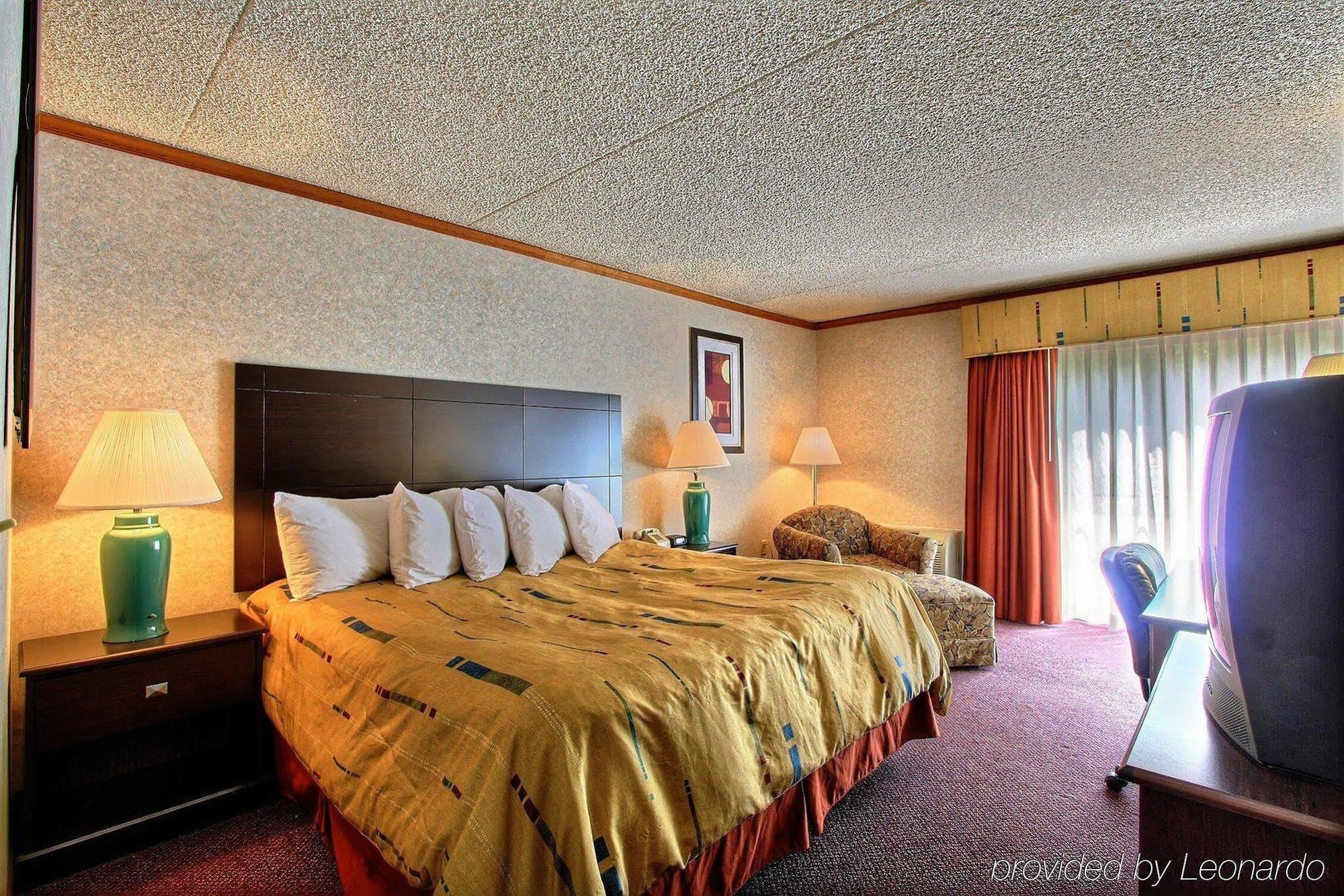 Days Inn & Suites By Wyndham Madison Heights Mi Exteriér fotografie